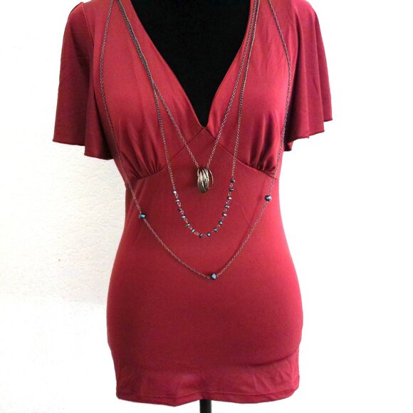 Forever 21, red color V-neck T-shirt with necklace, with rhinestones, crystal - Picture 5 of 12